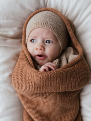 Hvid - Bonnet Newborn - Sand