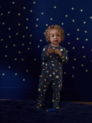 Petit Bateau - Glow In The Dark Babypyjama van geruwde fleece met ruimteprint